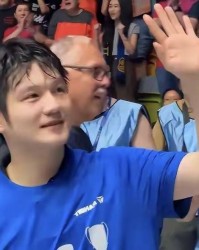 王励勤盼了大半年的那个念想，在樊振东捧起德甲冠军奖盘的那天晚上，又碎了